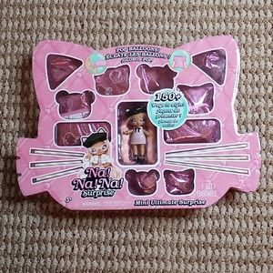 Na! Na! Na! Surprise Mini Ultimate 150+ Ways to Style Pop Balloons Barbie Doll